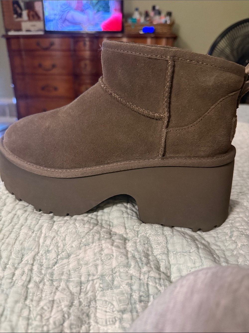 UGG Womans  Short Suede Boots in Brown with Shearling Trim - Picture 3 of 7